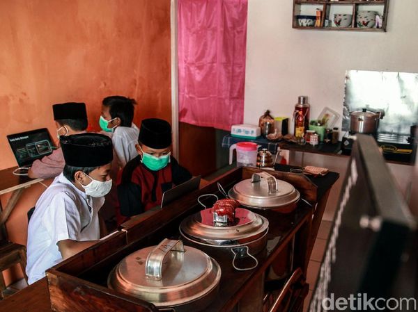 Ada WiFi Gratis, Warkopi di Tangsel Ini Diserbu Siswa SD