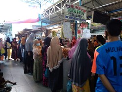 H-1 Idul Adha, Warga Medan Serbu Penjual Bumbu di Pasar