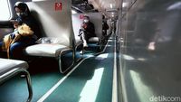 Suasana Mudik H-1 Idul Adha di Stasiun Pasar Senen