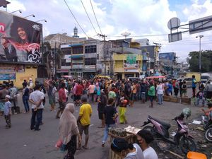 Tak Terima Digusur, PKL di Kawasan Pasar Sukaramai Medan Blokir Jalan