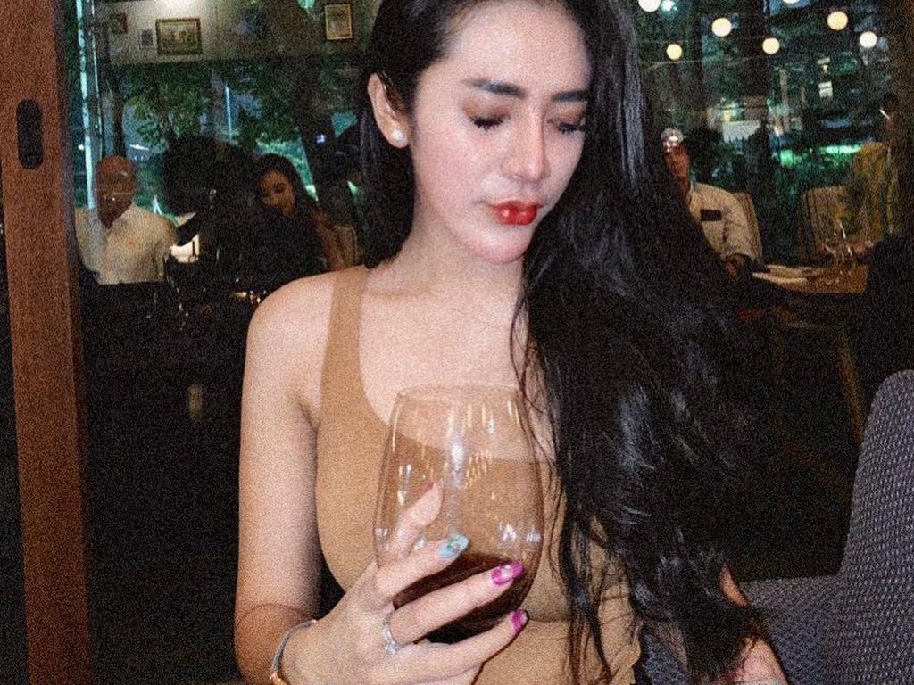 Momen Kuliner Vernita Syabilla yang Sering Nongkrong di Kafe Hits Momen Kuliner Vernita Syabilla yang Sering Nongkrong di Kafe Hits