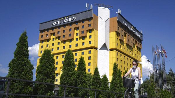 Hotel Bersejarah di Bosnia Ini Diambang Krisis Akibat Pandemi
