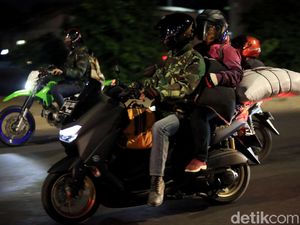 Wuss... Pemudik Motor juga Mulai Terlihat di Kalimalang Wuss... Pemudik Motor juga Mulai Terlihat di Kalimalang