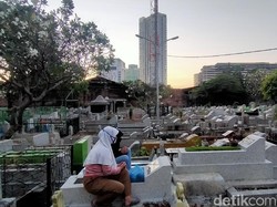 Makam di Ngagel Surabaya Sepi Peziarah Jelang Idul Adha