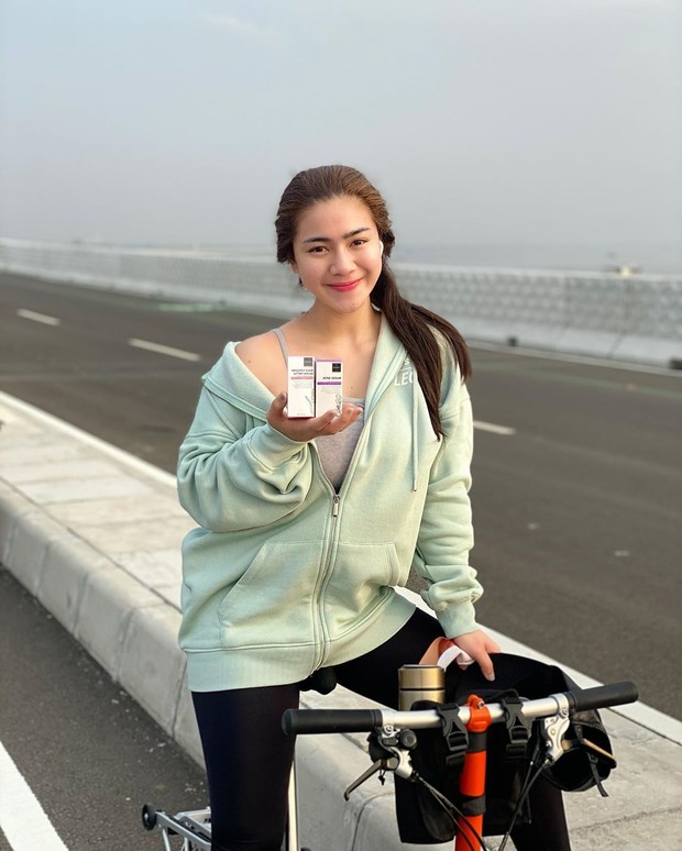 Feli tanpa makeup/instagram.com/felicyangelista_ Bersepeda dengan cantik natural tanpa makeup
