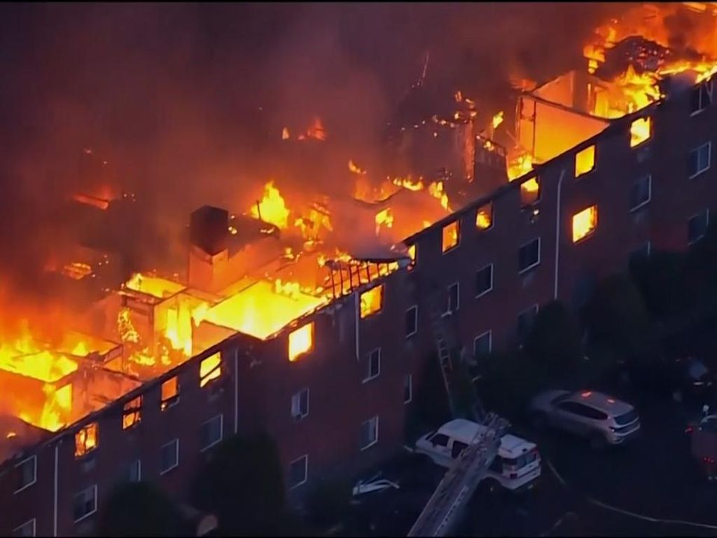 Video Kebakaran Hebat di Apartemen Pennsylvania Video Kebakaran Hebat di Apartemen Pennsylvania
