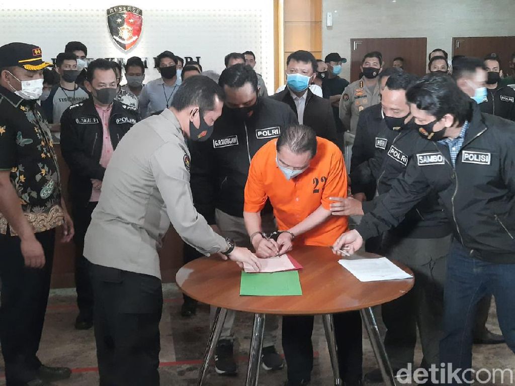 Djoko Tjandra Resmi Jadi Napi Rutan Salemba Cabang Mabes Polri Djoko Tjandra Resmi Jadi Napi Rutan Salemba Cabang Mabes Polri