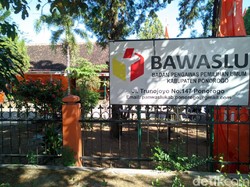 Dua Petugas Bawaslu Ponorogo Positif COVID-19, Kantor Disemprot Disinfektan