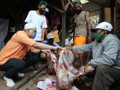 Berkurban di Kampung Pemulung