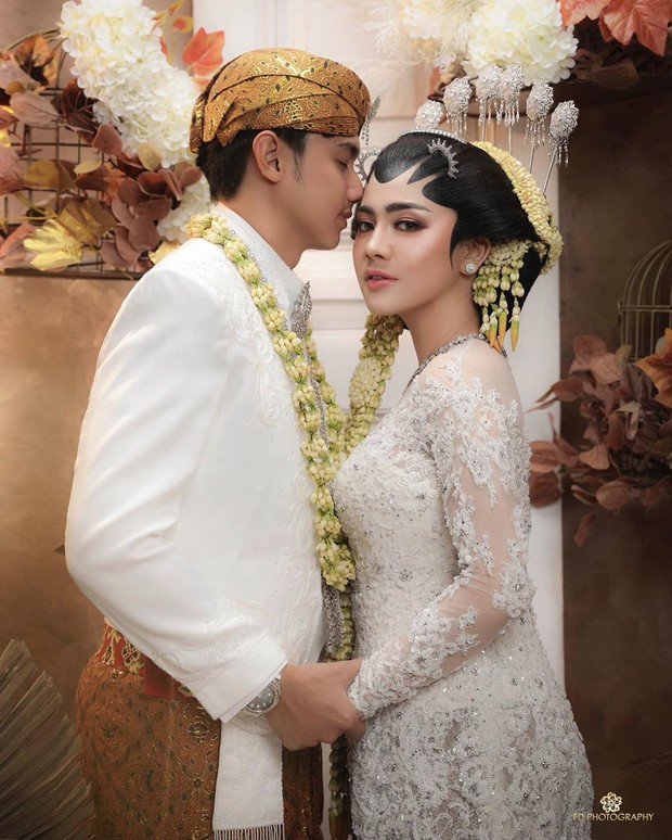 Feli prewedding/instagram.com/felicyangelista_ Feli memakai kebaya adat Jawa