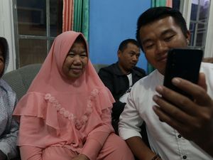 Setelah 18 Tahun Dibui, Etty Toyib Nikmati Mobil - Hotel Mewah Setelah 18 Tahun Dibui, Etty Toyib Nikmati Mobil - Hotel Mewah