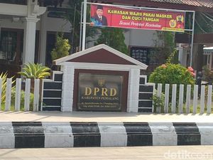 Ketua Fraksi Golkar Pemalang Meninggal Positif COVID-19 Ketua Fraksi Golkar Pemalang Meninggal Positif COVID-19