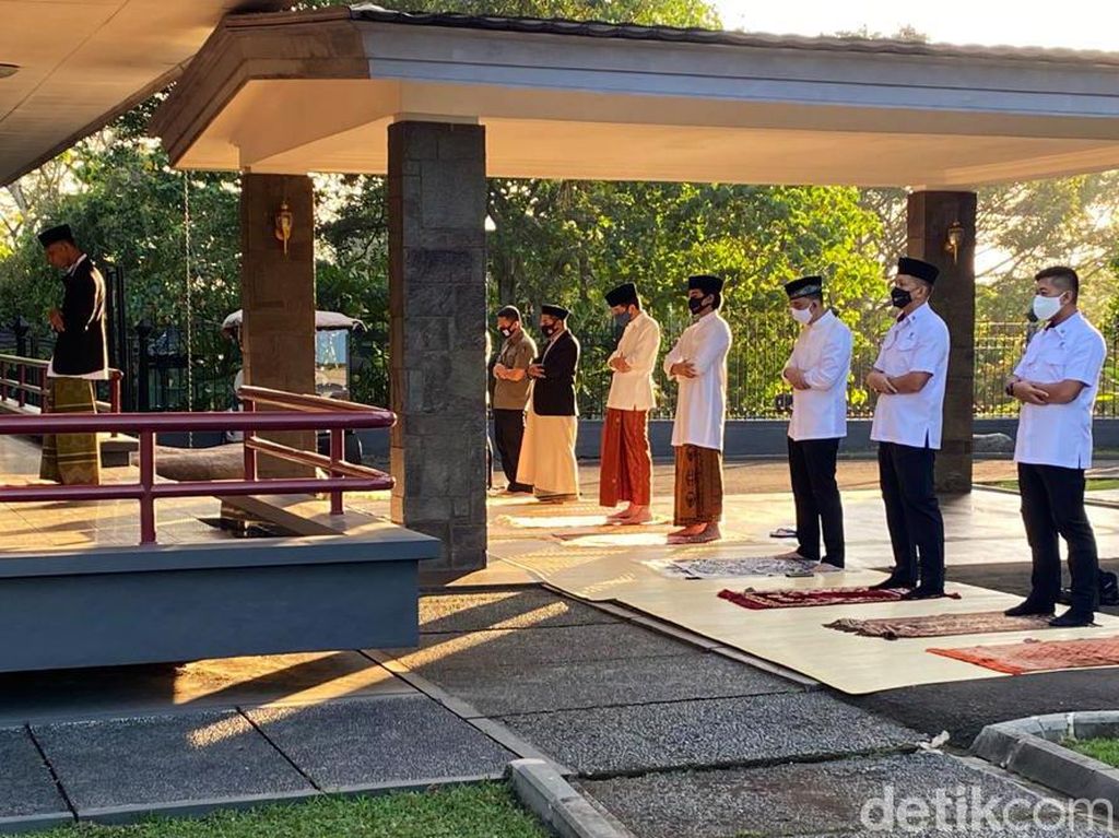 Hukum Sholat Jumat saat Idul Adha, Begini Penjelasannya Hukum Sholat Jumat saat Idul Adha, Begini Penjelasannya