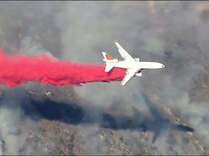 Jumbo Jet Dikerahkan Padamkan Kebakaran Hutan di AS