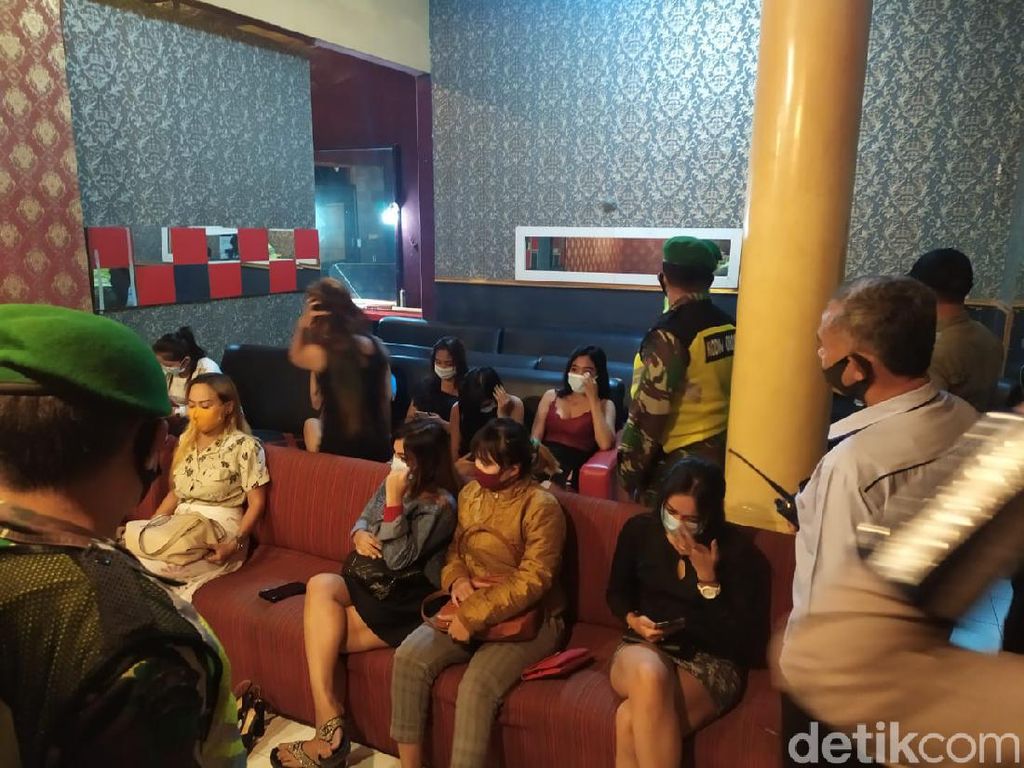 Diam-Diam Banyak Karaoke di Kota Blitar Buka Saat Pandemi COVID-19 Diam-Diam Banyak Karaoke di Kota Blitar Buka Saat Pandemi COVID-19