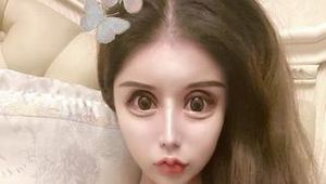 Wanita Ini Bak Boneka Setelah 60 Kali Oplas, Wajah Aslinya Bikin Kaget