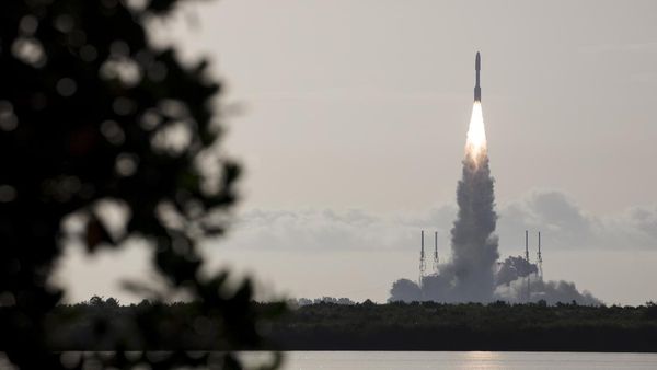 Sukses! Momen Peluncuran Robot Tercanggih NASA Menuju Mars