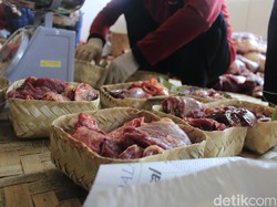 Masjid Al Latief Bandung Pakai Besek untuk Daging Kurban