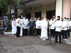 Salat Idul Adha di Masjid An-Nuur Kemendagri, Tito Berkurban Sapi 1,2 Ton