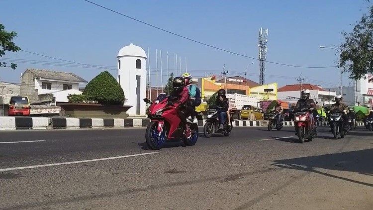 Terpantau Lengang, Tidak Ada Penyekatan Pemudik di Perbatasan Bekasi-Karawang Terpantau Lengang, Tidak Ada Penyekatan Pemudik di Perbatasan Bekasi-Karawang