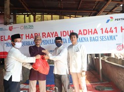 Pertamina Bagikan Daging Kurban ke 500 Warga Terdampak Corona