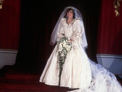 Mirip Banget, Artis Cantik Ini Pakai Gaun Replika Putri Diana