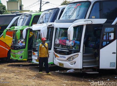 Sepinya Arus Mudik Idul Adha di Terminal Pasar Lembang