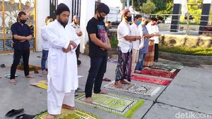 Umat Islam di Cianjur Salat Idul Adha di Masjid Agung dan Alun-alun