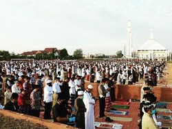 Warga Gowa Salat Idul Adha di Lapangan Syekh Yusuf, Jaga Jarak-Pakai Masker