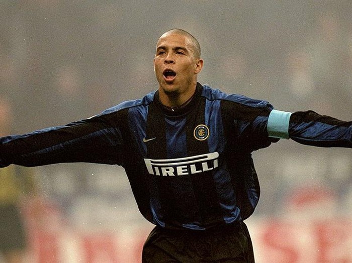 23 Oct 1999:  Ronaldo of Inter Milan celebrates after scoring during the Serie A match against AC Milan played at the San Siro, in Milan, Italy. AC Milan won the match 2-1. \ Mandatory Credit: Claudio Villa /Allsport