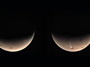 Awan Memanjang Aneh Kembali Muncul di Mars