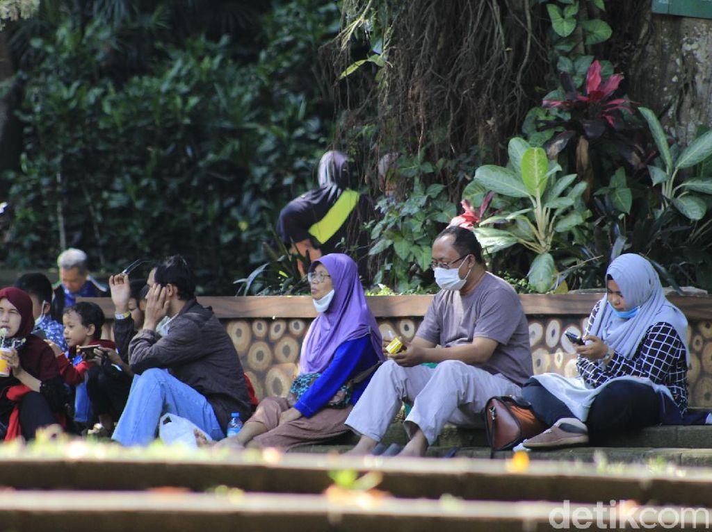 Kunjungan Wisata ke Kebun Binatang Bandung Mengalir
