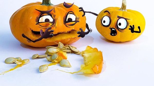 Seniman Ini Bikin 10 Buah Bergambar Doodle Artistik