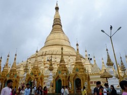 Cerita Seharian Jelajahi Negeri Seribu Pagoda
