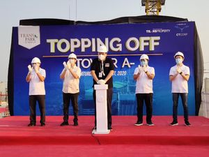 Chairul Tanjung Resmikan Topping Off Perdana Tower A Transpark Cibubur