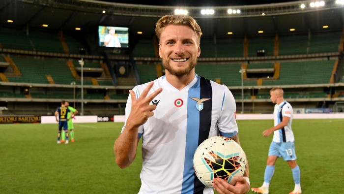 VERONA, ITALY - JULY 26: Ciro Immobile of SS Lazio at the end of the game with the ball after the three goals scored after the Serie A match between Hellas Verona and  SS Lazio at Stadio Marcantonio Bentegodi on July 26, 2020 in Verona, Italy. (Photo by Marco Rosi - SS Lazio/Getty Images)