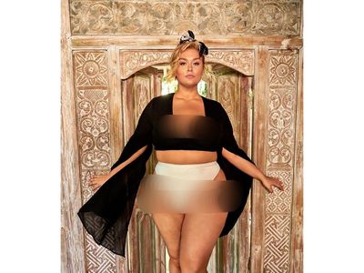 Inilah Model Bertubuh Paling Sintal di Majalah Baju Renang