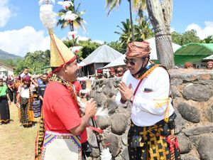 Saksikan Upacara Suku Deu, MPR: Kemajuan Bangsa Bisa Dimulai dari Timur Saksikan Upacara Suku Deu, MPR: Kemajuan Bangsa Bisa Dimulai dari Timur