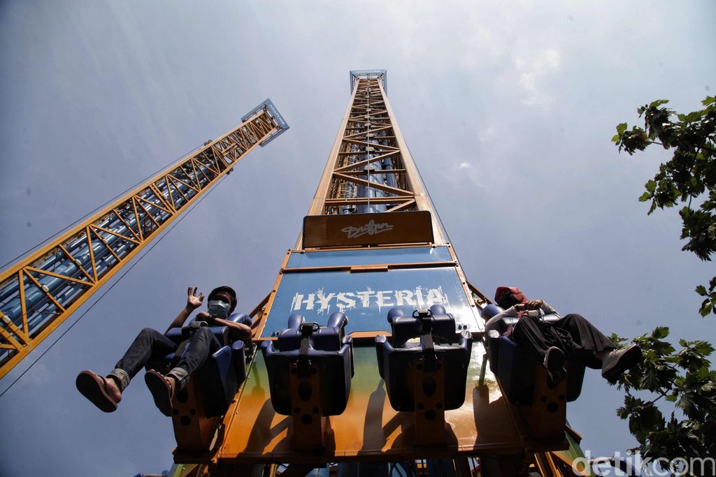 Banyak warga Jakarta menikmati liburan Idul Adha di kawasan rekreasi wisata salah satunya adalah Dufan Ancol.