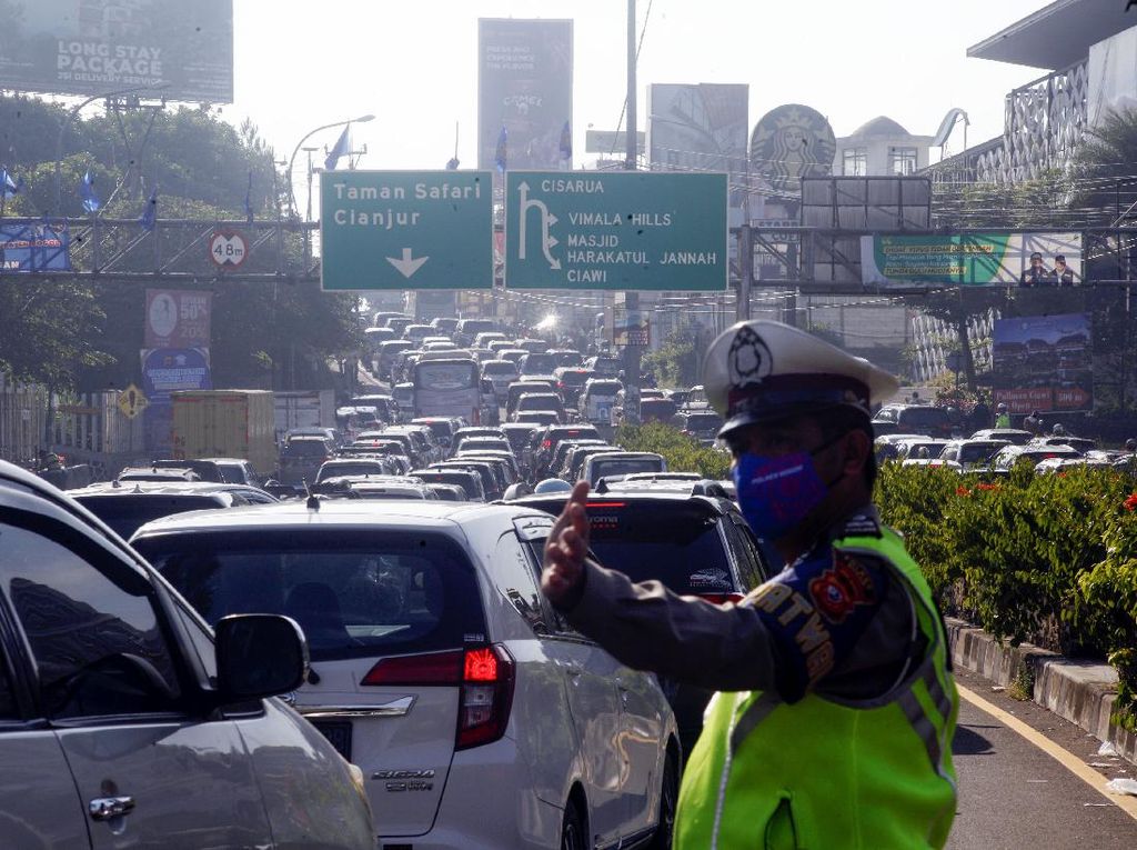 Libur Idul Adha, Volume Kendaraan dari Jakarta ke Puncak Bogor Naik 30% Libur Idul Adha, Volume Kendaraan dari Jakarta ke Puncak Bogor Naik 30%