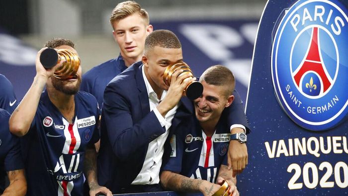 Kylian Mbappe PSGs Kylian Mbappe, centre, who did not play due to an injury, celebrates with his teammates after the team won the French League Cup, following the soccer final match against Lyon at Stade de France stadium, in Saint Denis, north of Paris, Friday, July 31, 2020. (AP Photo/Francois Mori)