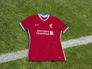 Merah Membara! Ini Dia Jersey Baru Liverpool