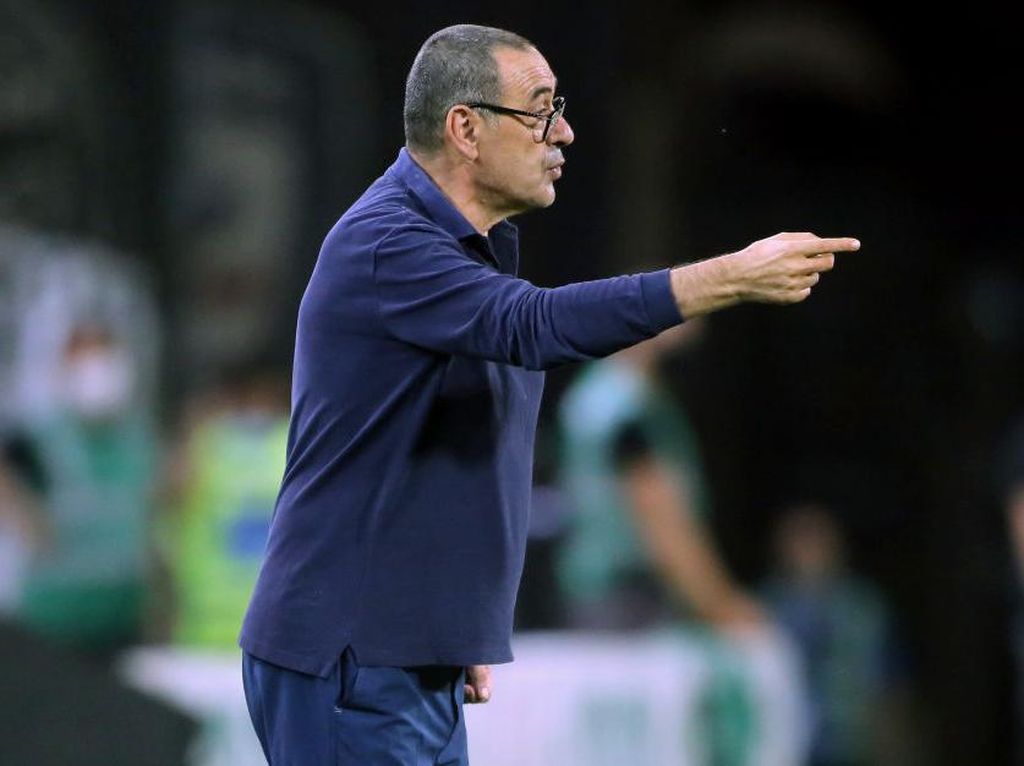 Presiden Napoli Sindir Sarri: Scudetto di Juventus Biasa Saja Presiden Napoli Sindir Sarri: Scudetto di Juventus Biasa Saja
