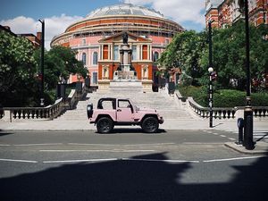 Jeep Wrangler yang Macho Berubah Jadi Imut dengan Sentuhan Warna Pink Jeep Wrangler yang Macho Berubah Jadi Imut dengan Sentuhan Warna Pink