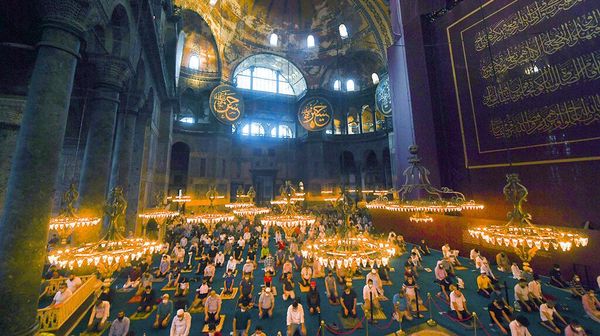Momen Salat Idul Adha Pertama di Hagia Sophia