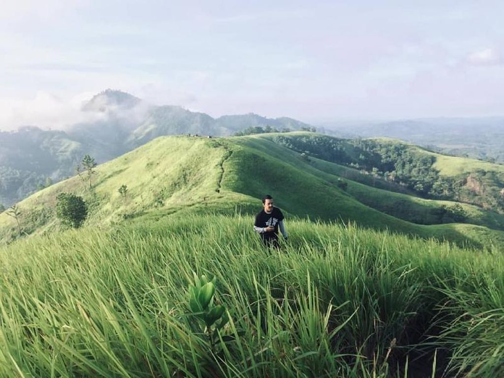 Hanya Kalimantan Barat yang Punya 3 Bukit Secantik Ini Hanya Kalimantan Barat yang Punya 3 Bukit Secantik Ini