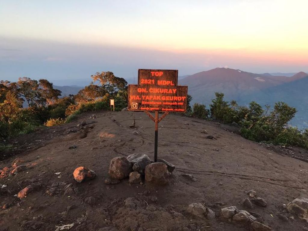 Mendaki Gunung Cikuray saat New Normal Mendaki Gunung Cikuray saat New Normal