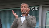 Dilansir dari Mirror, bos Chelsea, Roman Abramovich dikabarkan siap memberi modal belanja 260 juta paun atau setara Rp 5 triliun buat beli pemain di musim panas mendatang (Getty Images/Paul Gilham)