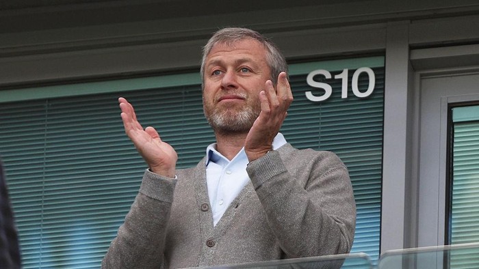 LONDON, ENGLAND - MAY 15:  Chelsea owner Roman Abramovich is seen prior to the Barclays Premier League match between Chelsea and Leicester City at Stamford Bridge on May 15, 2016 in London, England.  (Photo by Paul Gilham/Getty Images)