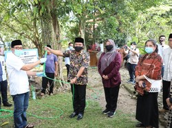 Kemendagri Salurkan Hewan Kurban ke Pandeglang Banten